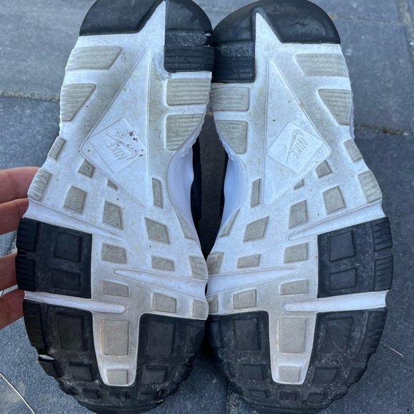 NIKE black huarache sneakers - SIZE 4.5Y/ US6-6.5 - Picture 15 of 16